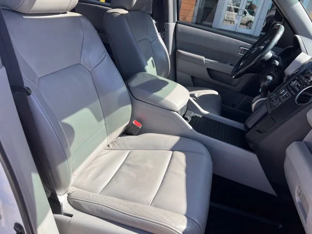 Used 2015 White Honda EX-L image 22
