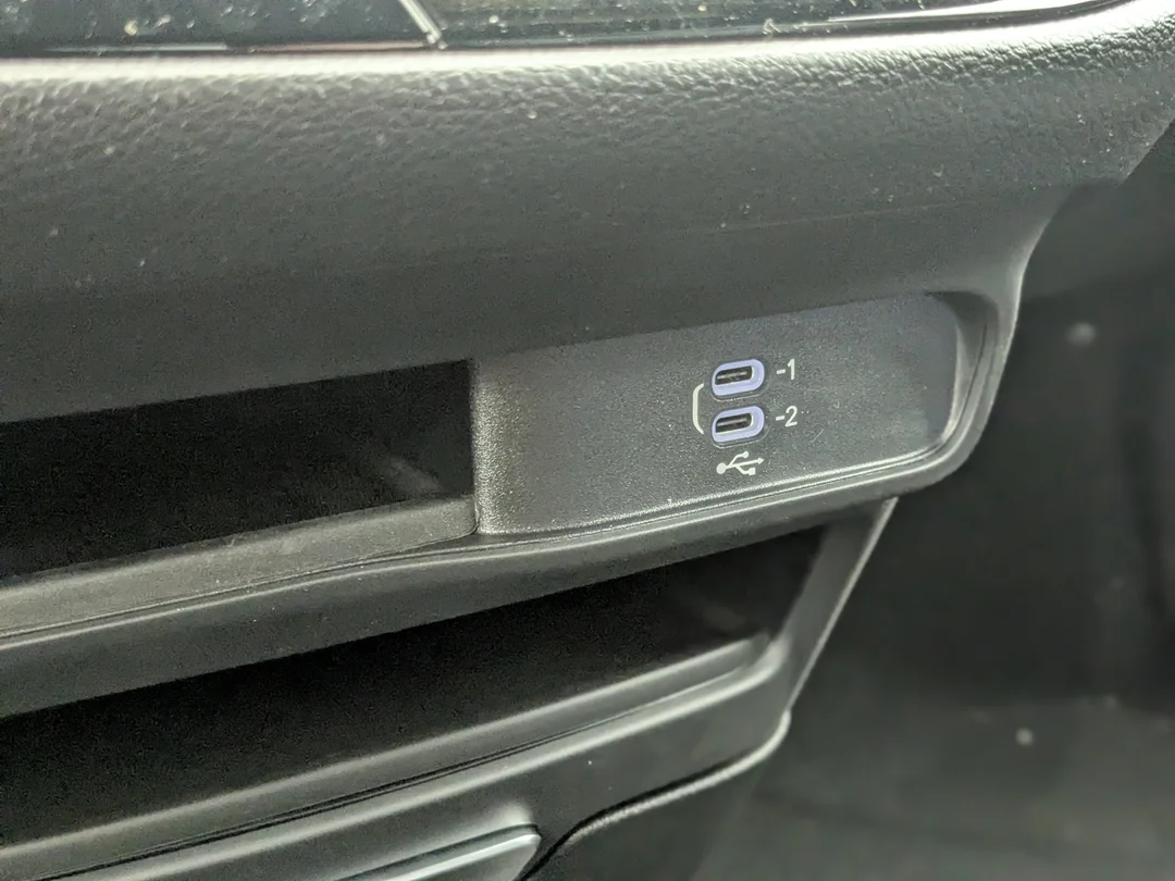 New 2027 Black Chrysler Select - - FWD - Stow n Go Seating - Adaptive Cruise - Blind-Spot - Apple CarPlay & More! image 20
