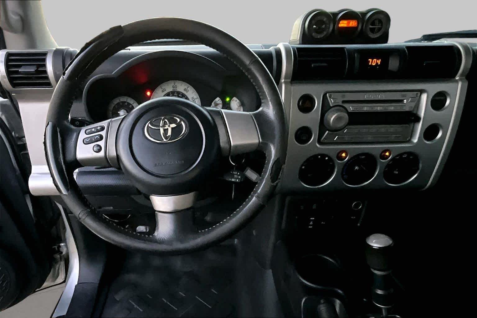 Used 2008 White/Titanium Metallic Toyota  image 5