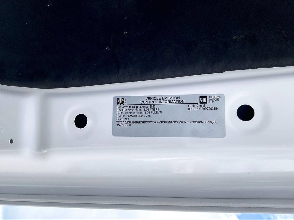 Used 2023 SUMMIT WHITE Chevrolet LT image 34