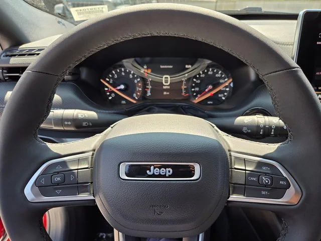 New 2026 Red Hot Pearl-Coat Exterior Paint Jeep Latitude image 21