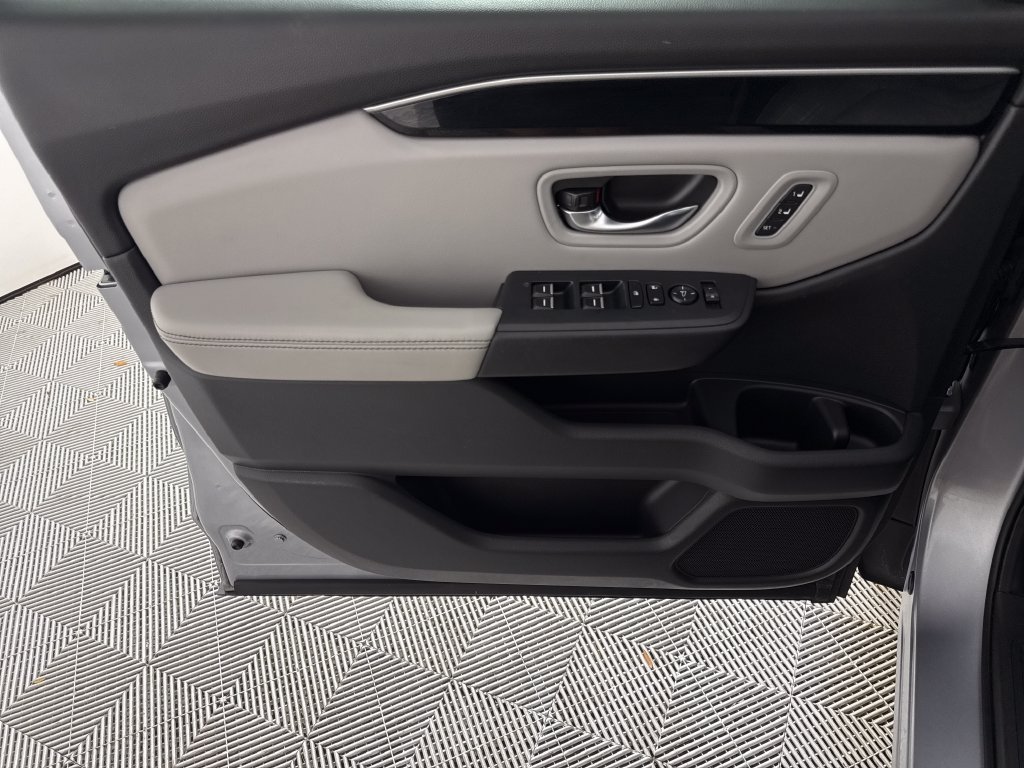 Used 2024  Honda EX-L image 9