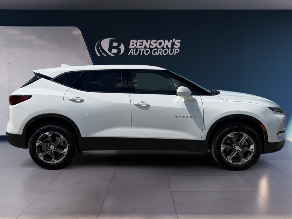 Used 2025 White Chevrolet LT image 6