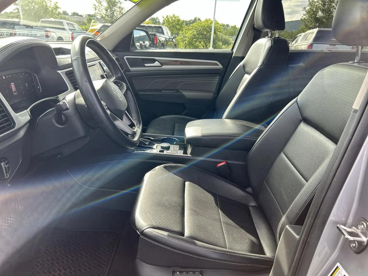 Used 2022 Gray Volkswagen 2.0T SEL image 21