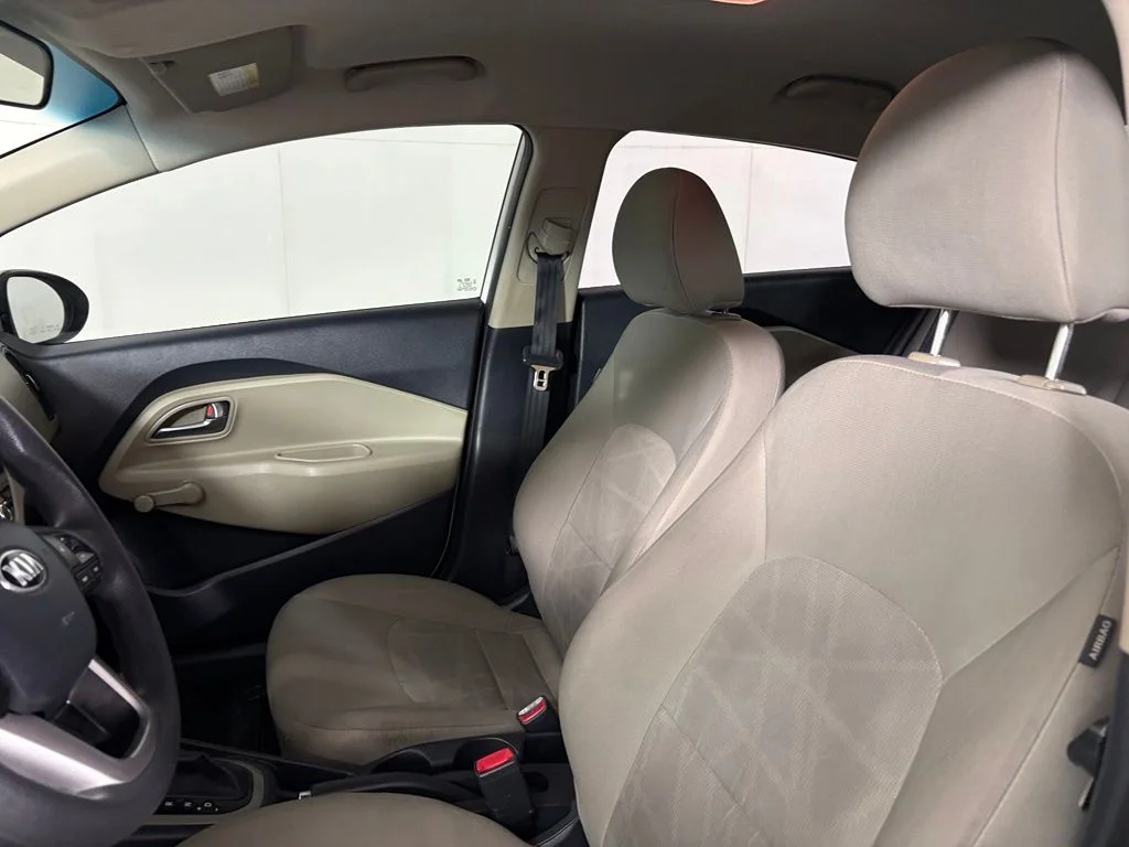 Used 2016 White Kia LX image 16