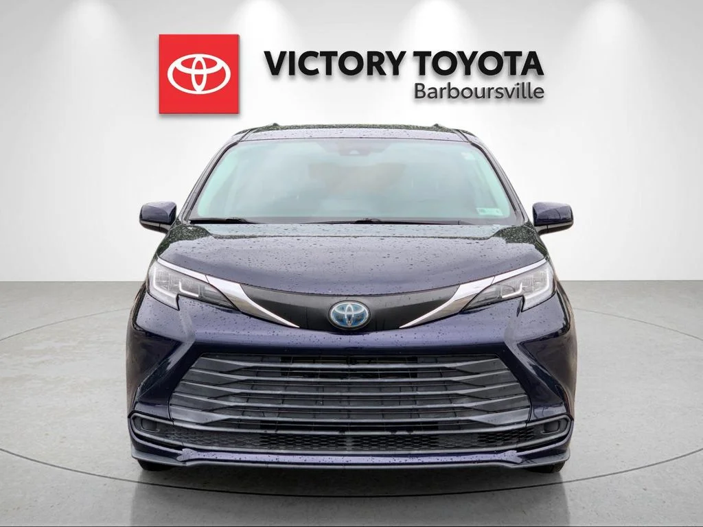 Used 2021  Toyota LE image 8