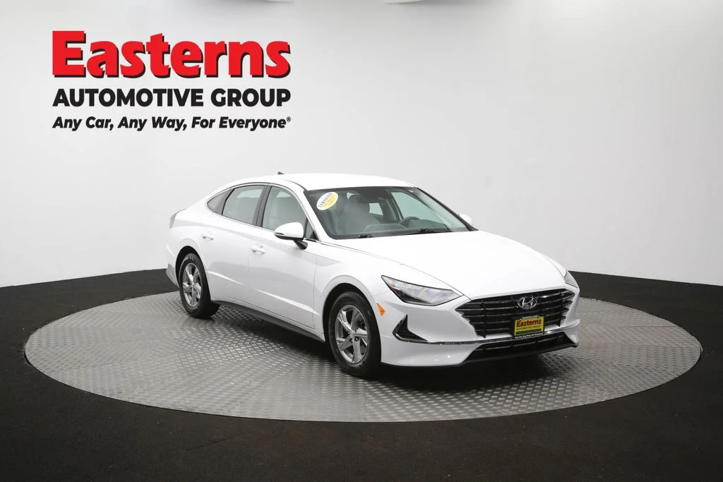 Used 2023 White Hyundai SE image 49