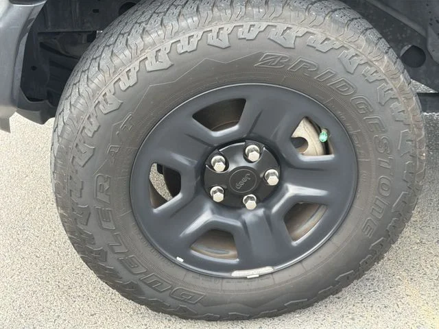 Used 2019 Green Jeep Unlimited Sport image 17
