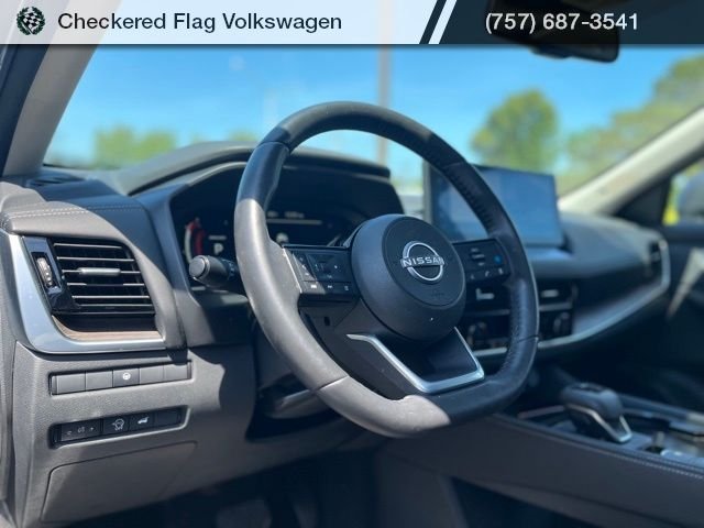 Used 2024 Gun Metallic Nissan Platinum image 19