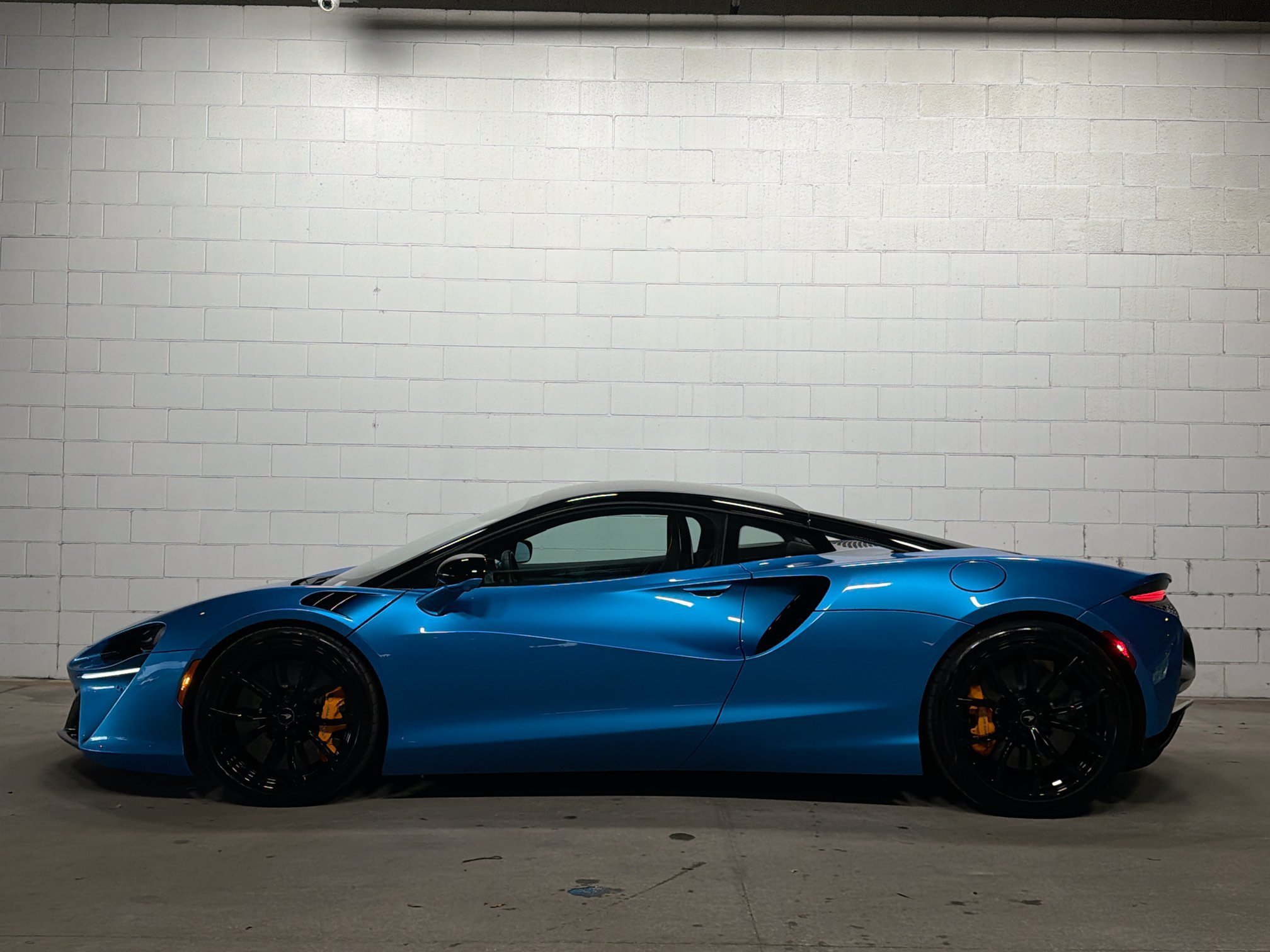 Used 2023 Ludus Blue McLaren Performance image 2