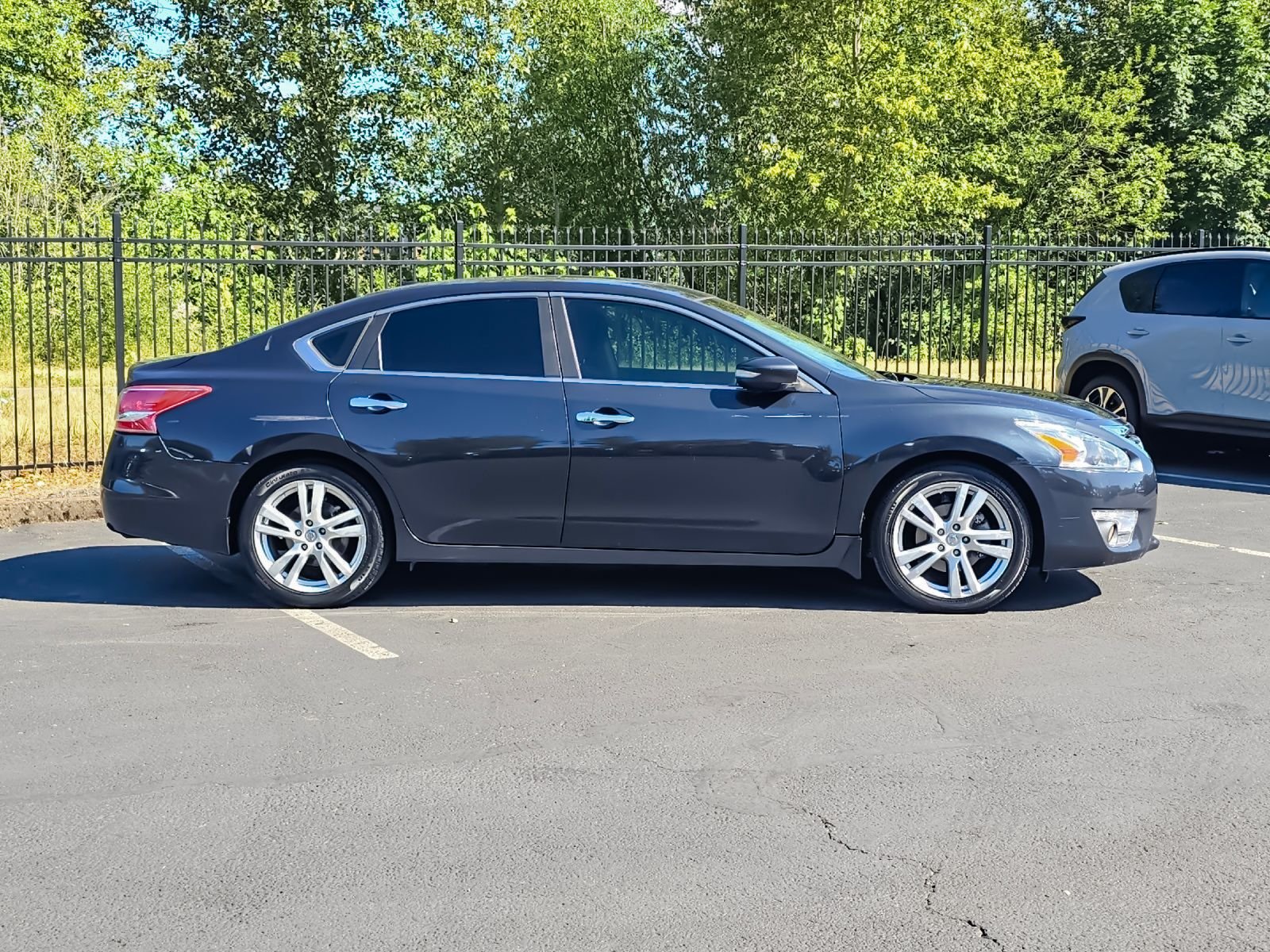 Used 2013 Nissan Altima Sedan SV with VIN 1N4BL3AP2DN425098 for sale in Eugene, OR