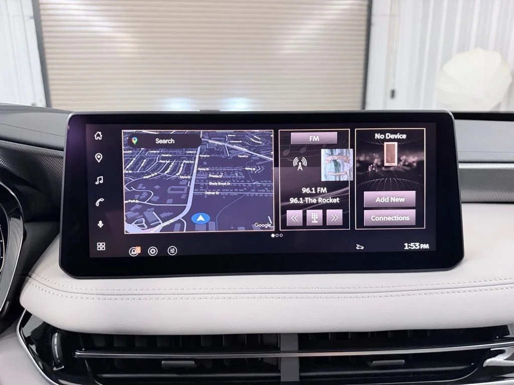 New 2027 RADIANT WHITE INFINITI Luxe FWD image 15