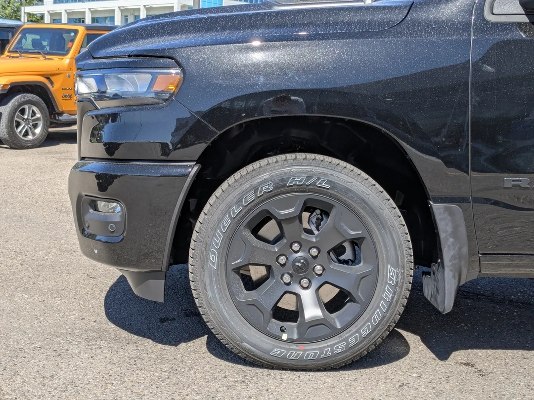 New 2026 Black RAM Sport - - 4x4 - 14.4 Display - 19 Spkr Harmon/Kardon - Pano Sunroof - Power Tailgate & More! image 8