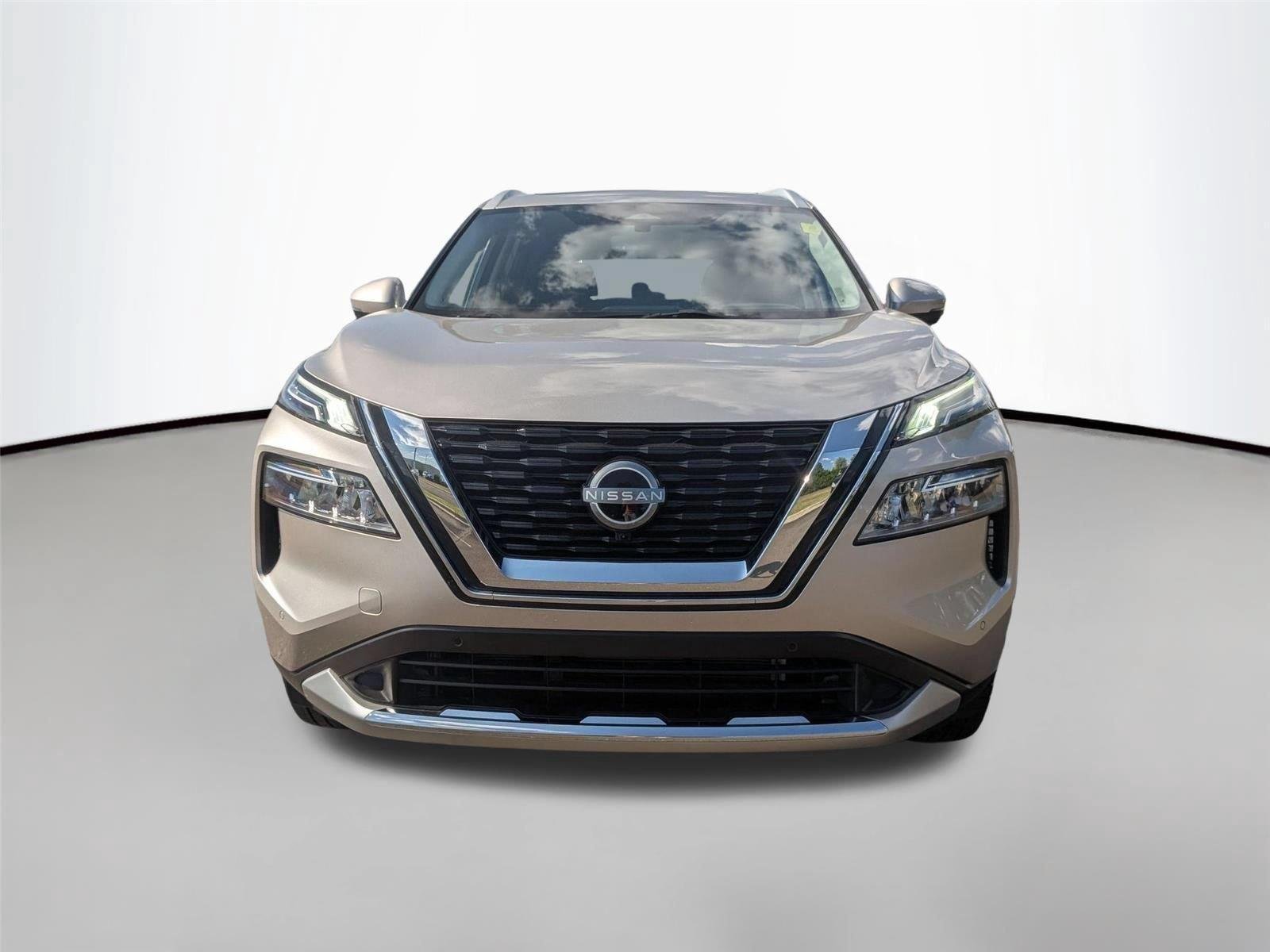 Used 2023 Champagne Silver Metallic Nissan Platinum image 8