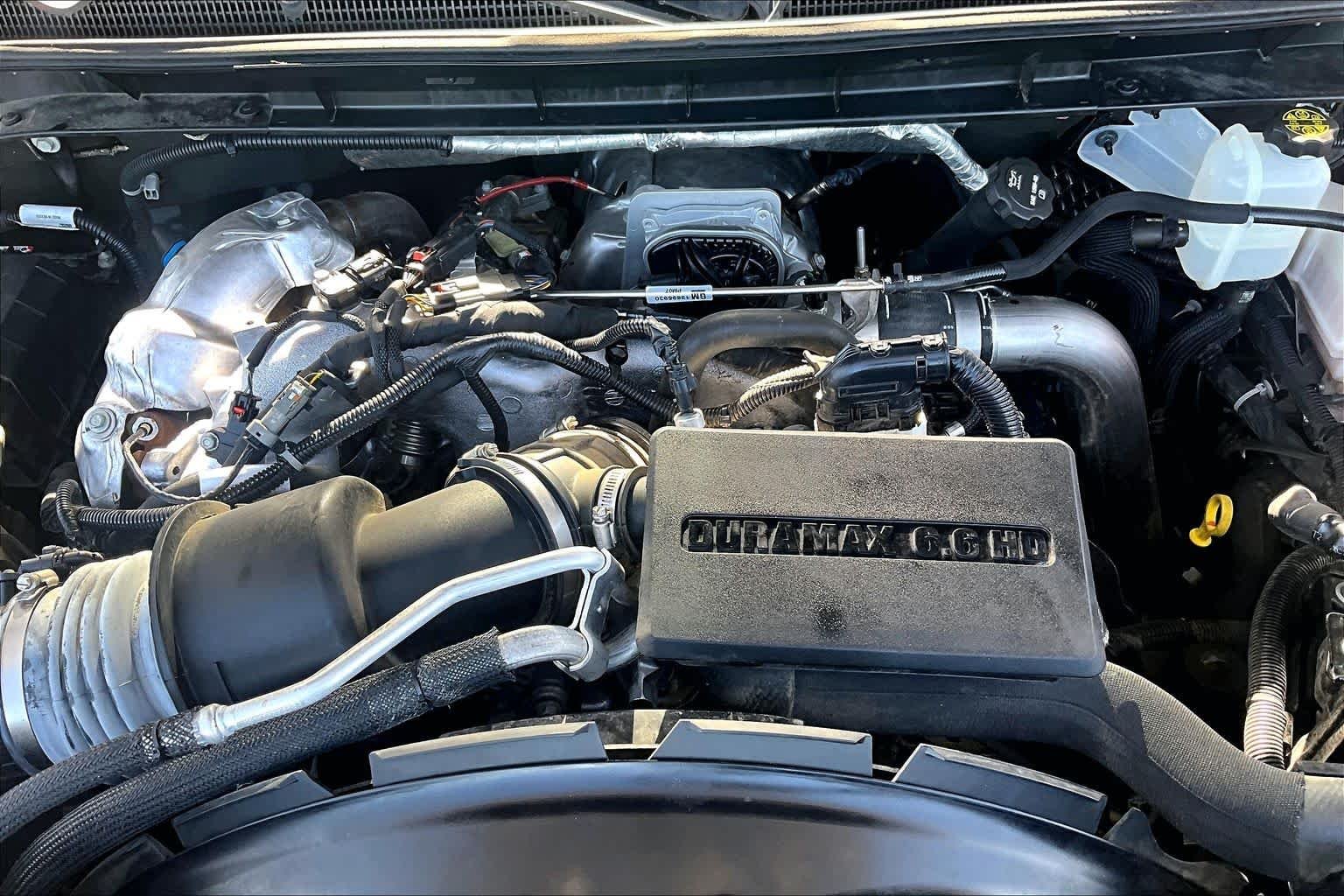 Used 2024 White Frost Tricoat GMC Denali Ultimate image 33