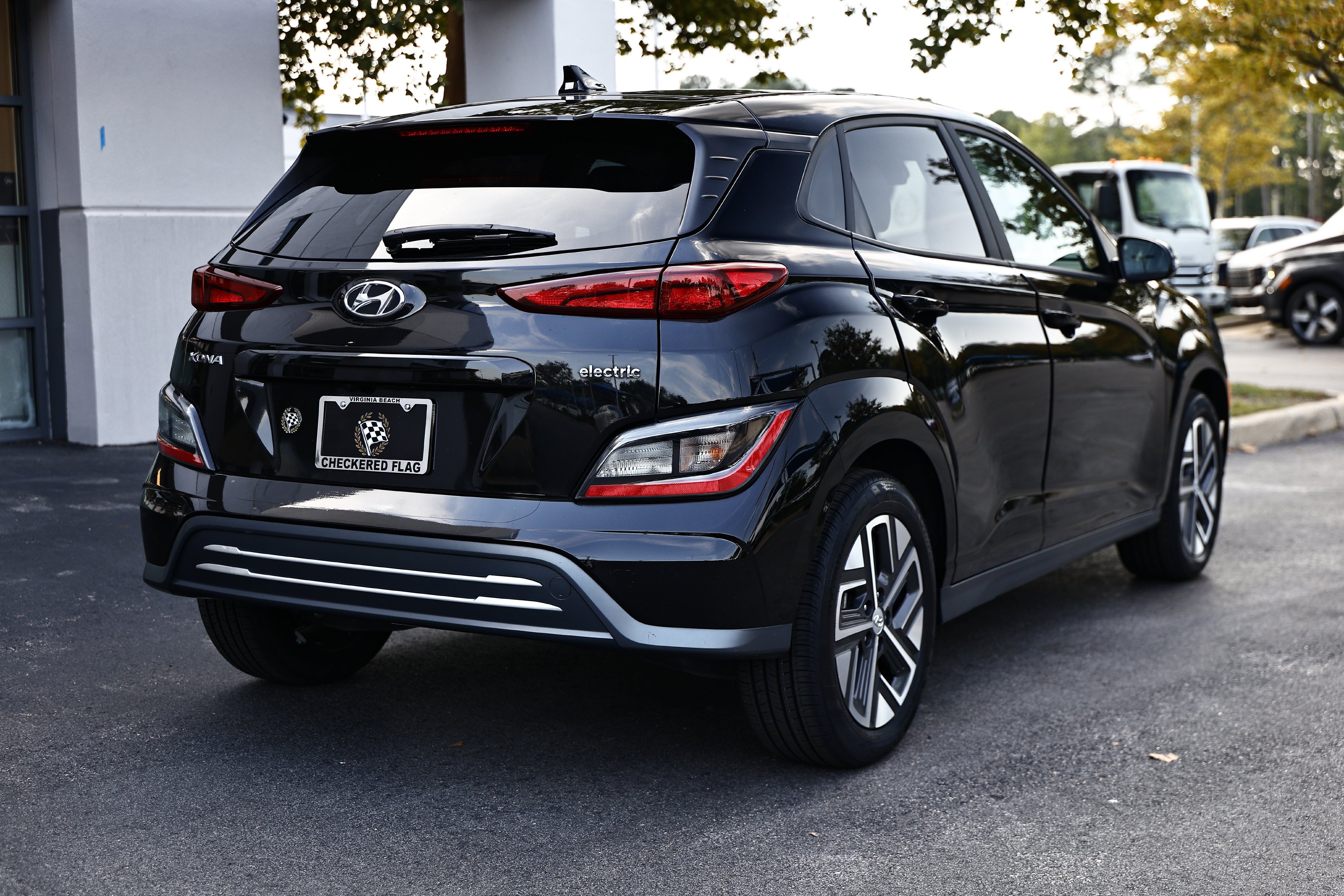 Used 2023 Ultra Black Hyundai SE image 7