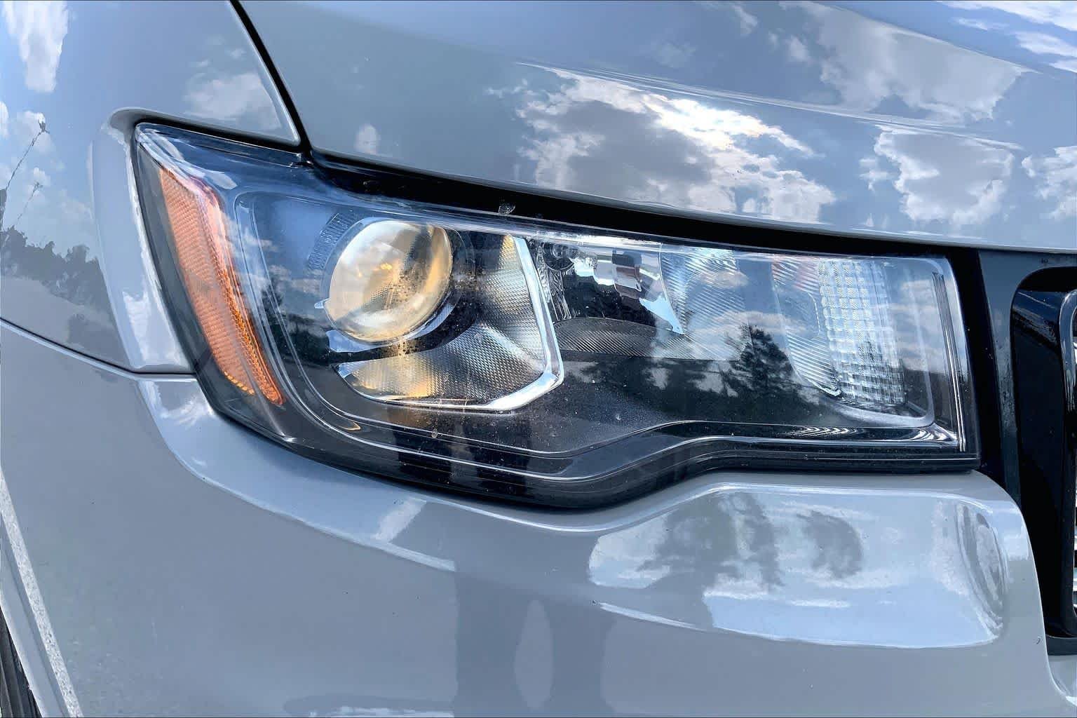 Used 2022 Sting-Gray Clearcoat Jeep Laredo X image 27