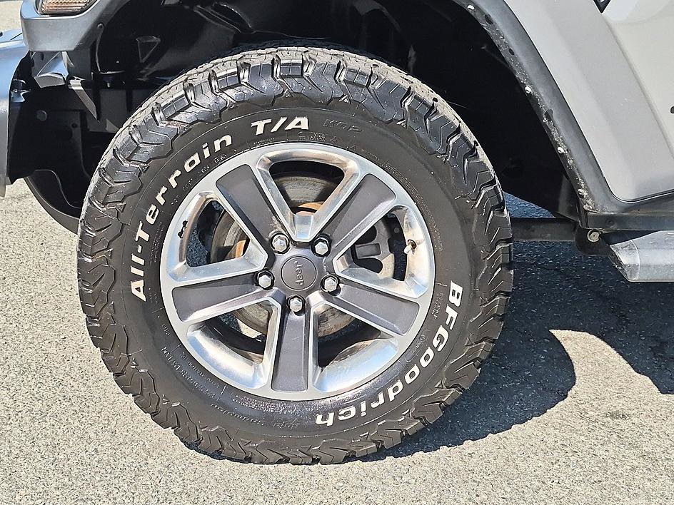 Used 2023 Gray Jeep Overland 4x4 image 10