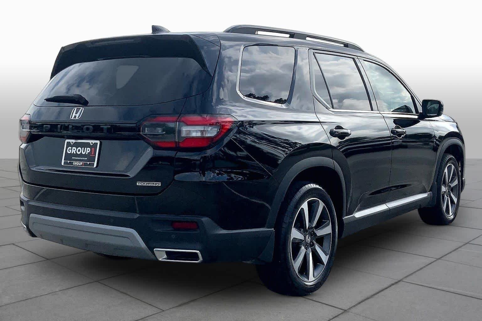 Used 2023 Crystal Black Pearl Honda Touring image 13
