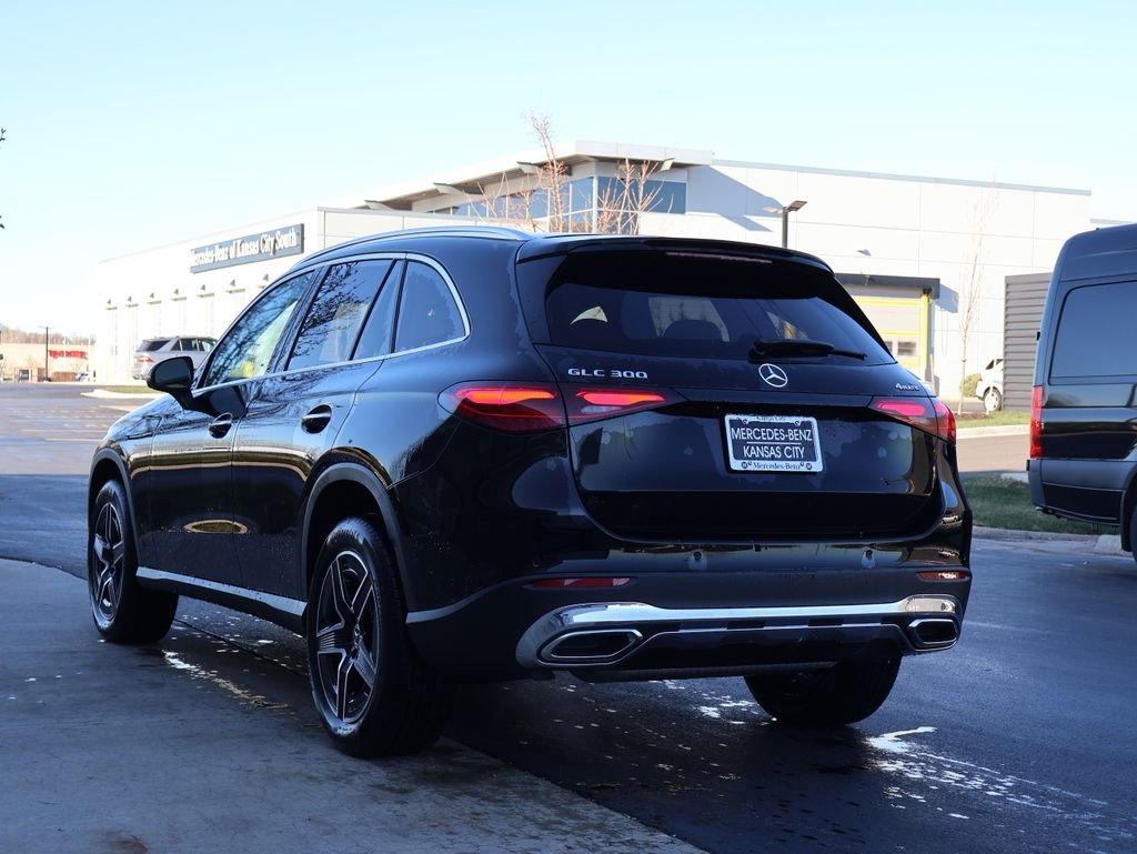 New 2026 Black Mercedes-Benz GLC 300 image 5