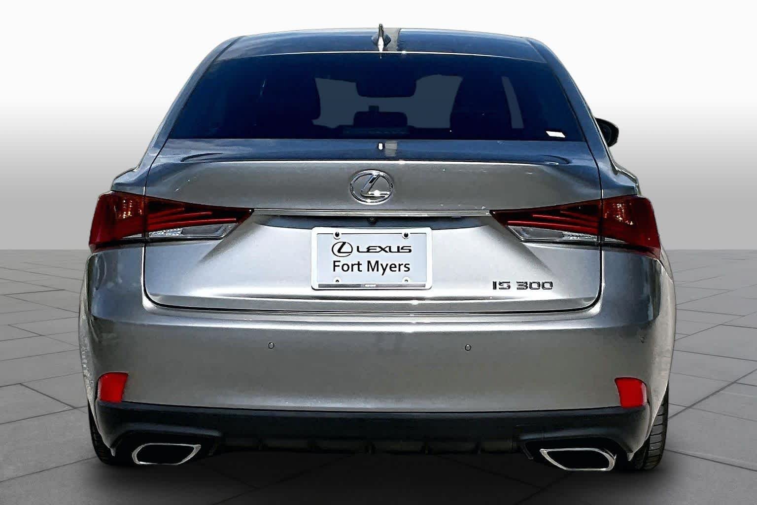Used 2019 Atomic Silver Lexus  image 5