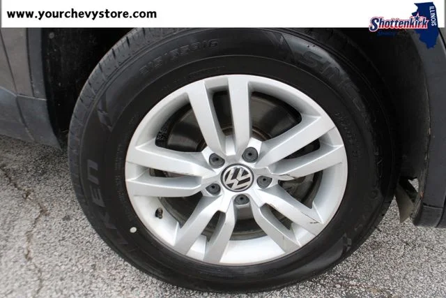 Used 2012 Gray Volkswagen SE image 6