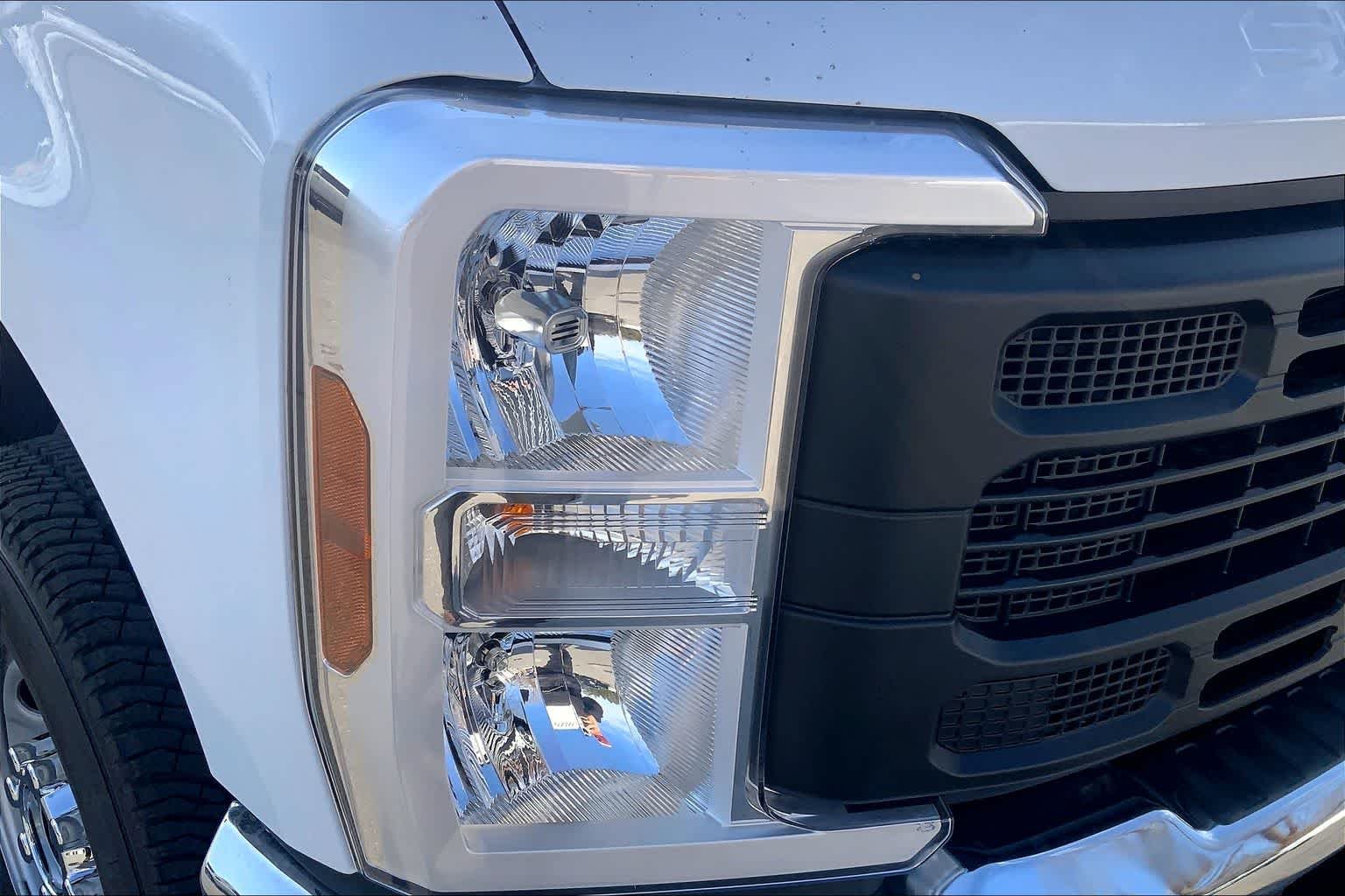 New 2026 Oxford White Ford F-350® XL image 15