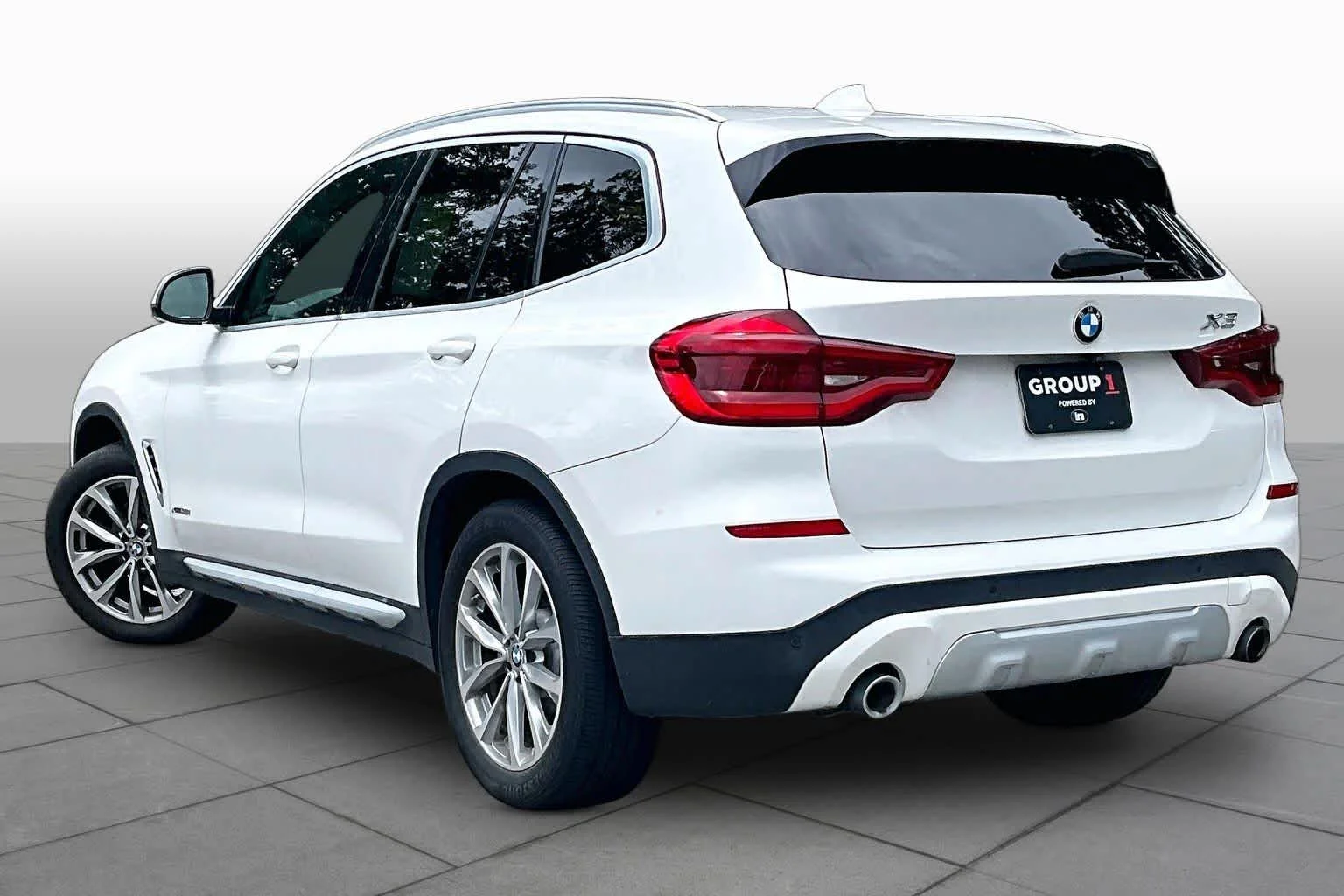 Used 2018 WHITE BMW xDrive30i image 11