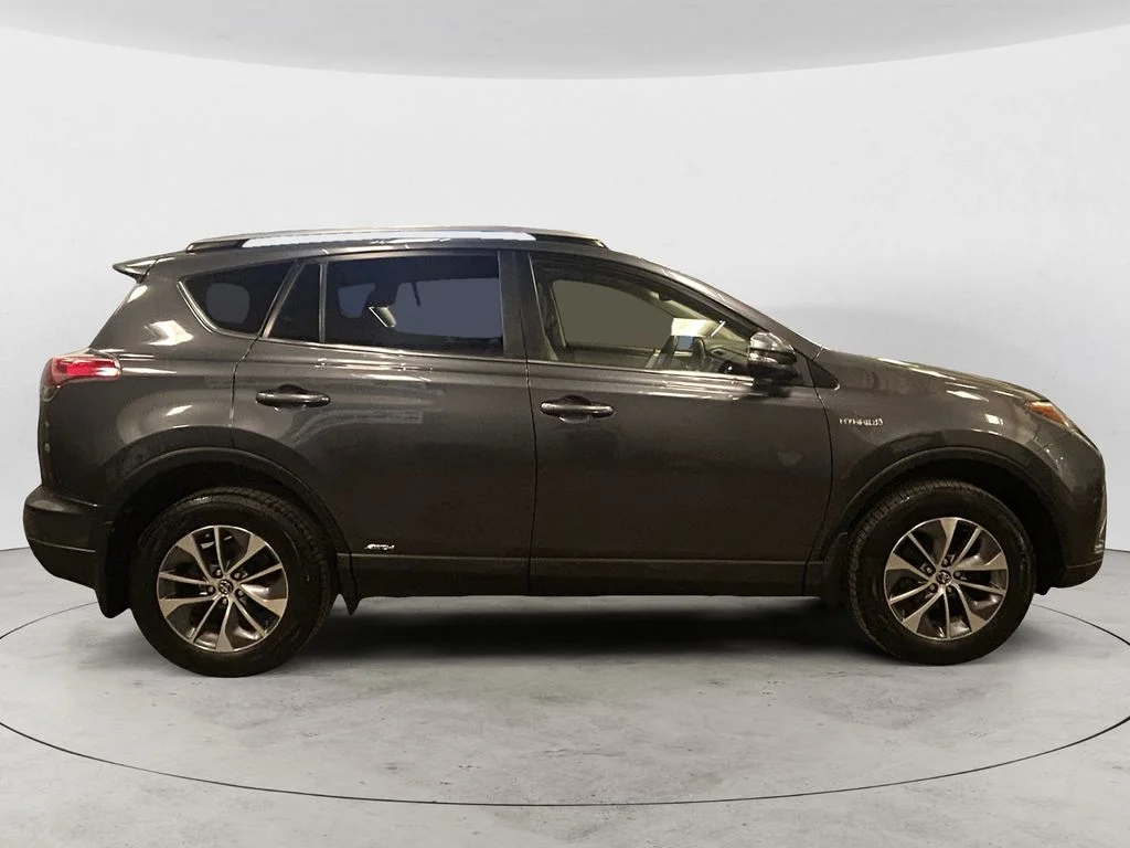 Used 2018 Magnetic Gray Toyota XLE image 6