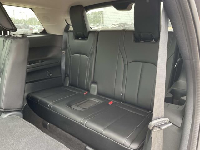 Used 2023 Black INFINITI LUXE image 10