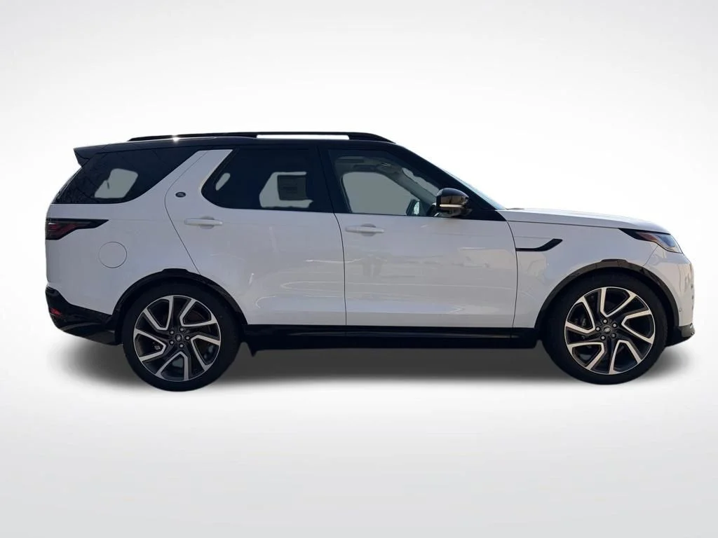 Used 2025 White Land Rover Metropolitan Edition image 4