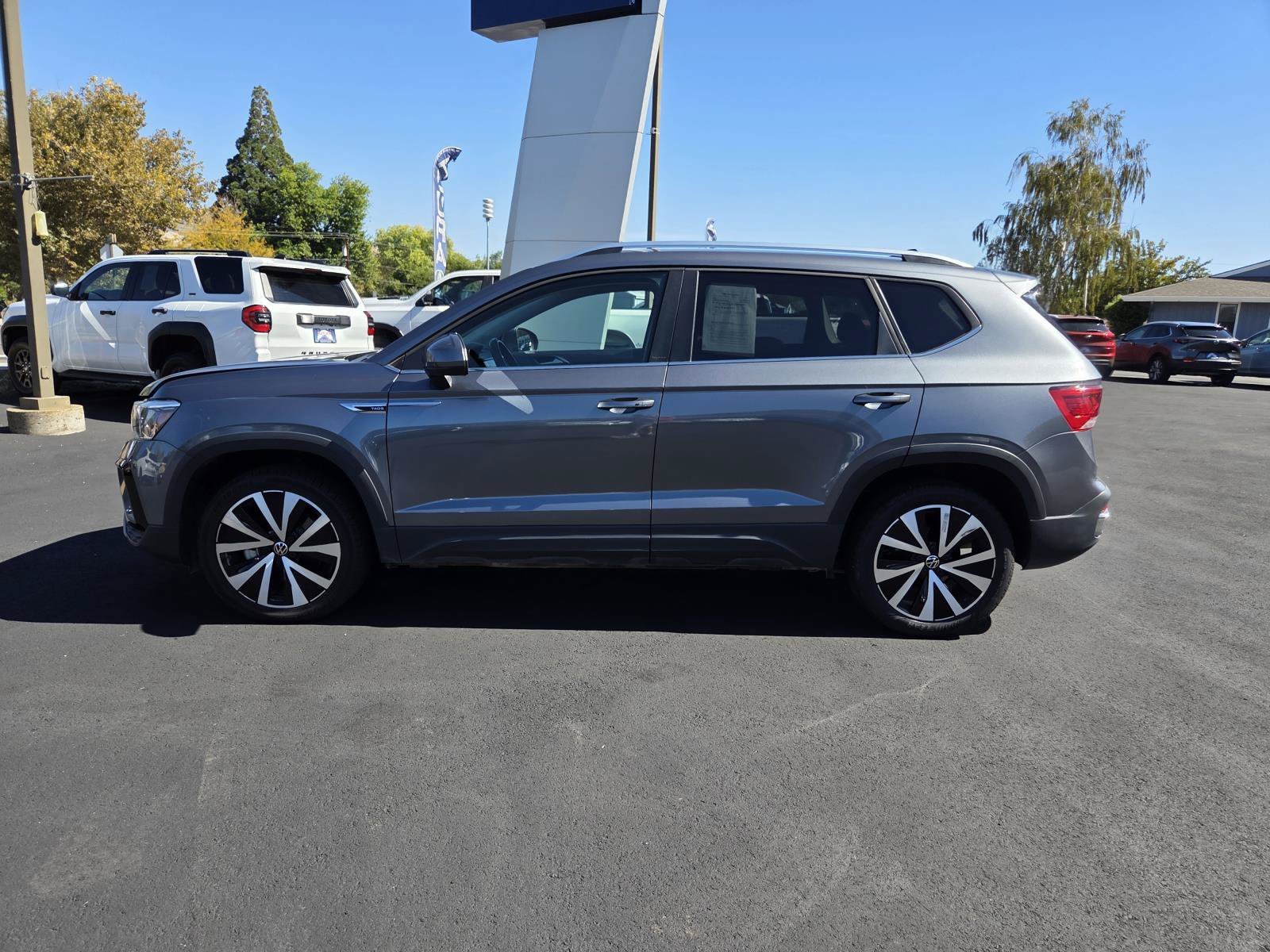 Used 2024  Volkswagen SE image 8