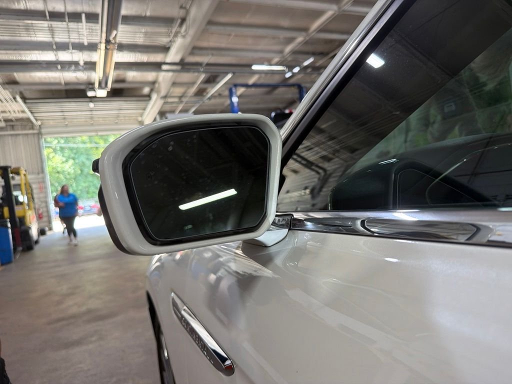 Used 2020 White Lincoln Standard image 13