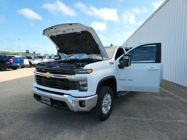 Used 2024 White Chevrolet LT image 14