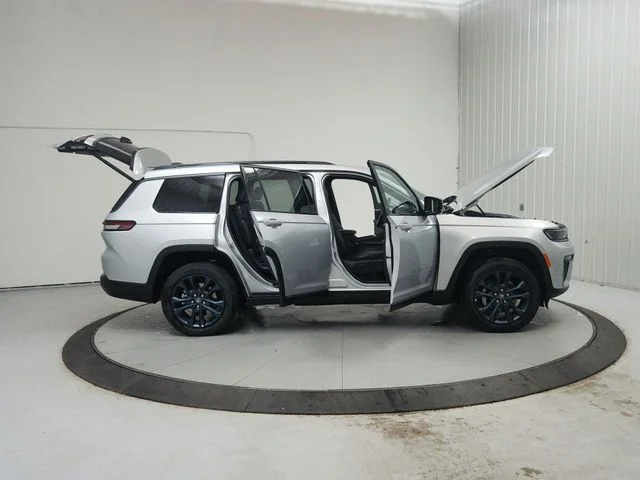 New 2026 Silver Zynith Jeep Limited image 17