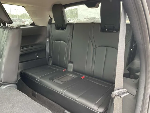 Used 2023 Black INFINITI LUXE image 10