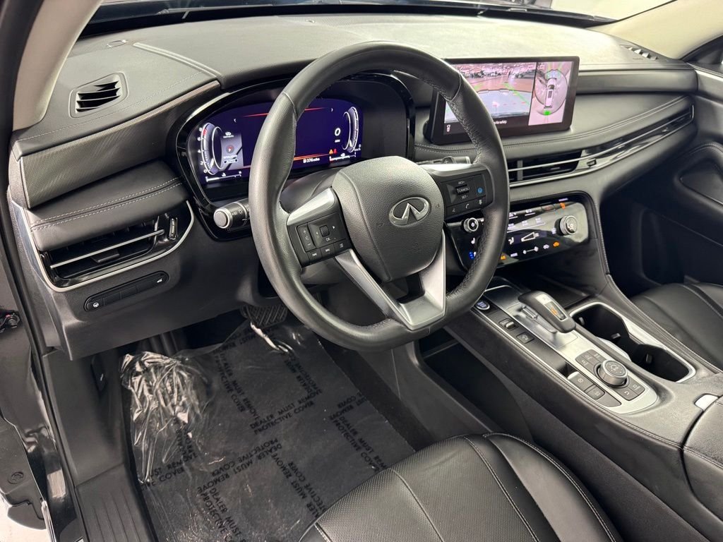 Used 2023 Mineral Black INFINITI LUXE image 11