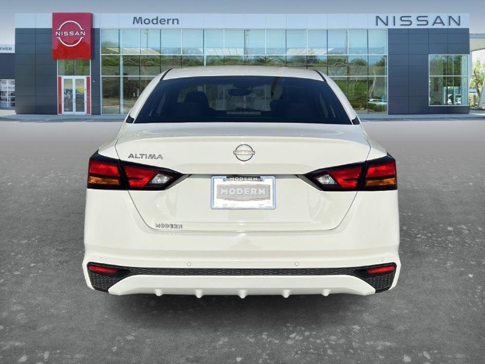 Certified Used 2024 Glacier White Nissan 2.5 S image 6