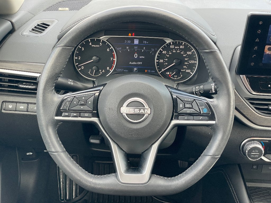 Used 2023 Pearl White Tricoat Nissan 2.5 SL image 5