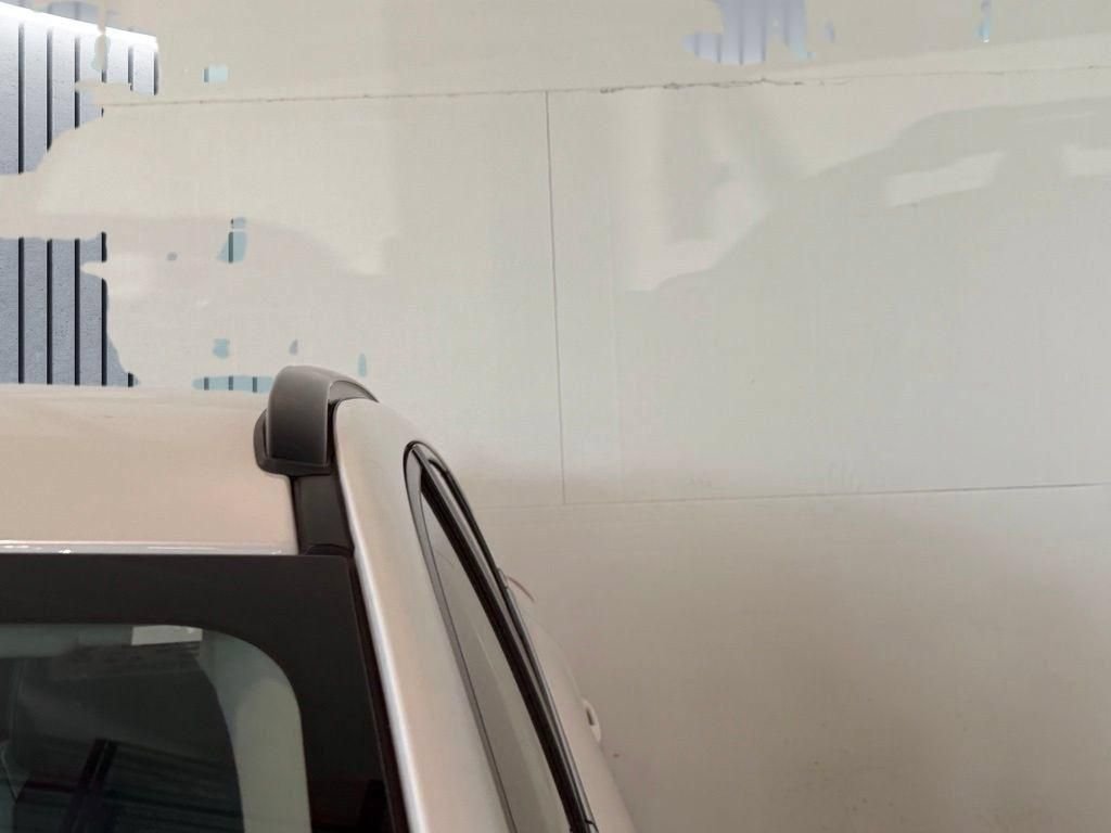 Used 2019 White Subaru Hybrid image 18
