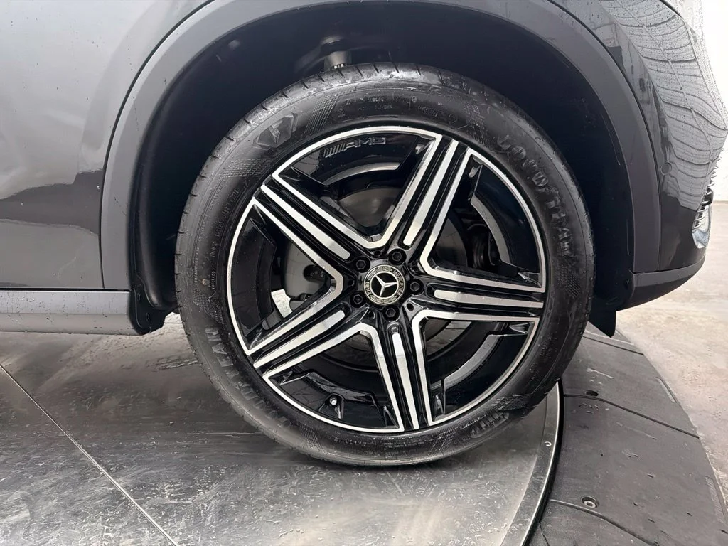 New 2027 Gray Mercedes-Benz GLC 300 image 9