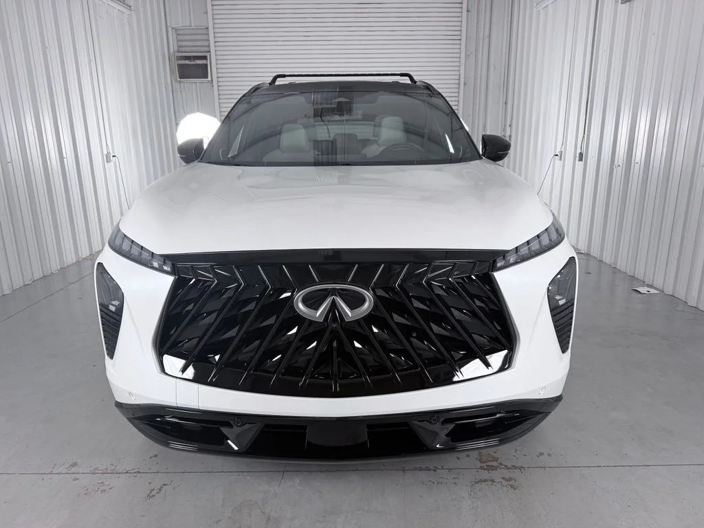 New 2027 White / Black INFINITI SPORT image 4