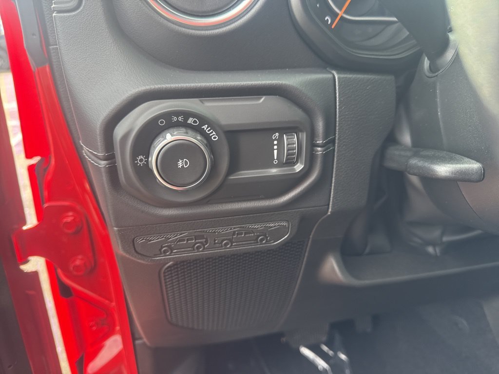 2025 Jeep Wrangler 4-Door Sahara - Photo 19
