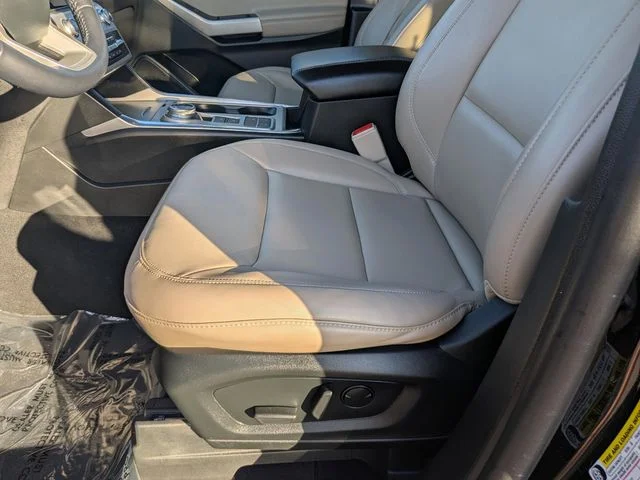 Used 2023 Black Ford XLT image 19