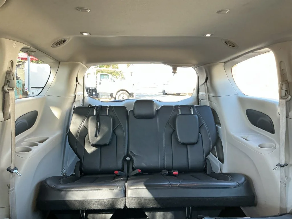 Used 2023 Black Chrysler Touring L image 32