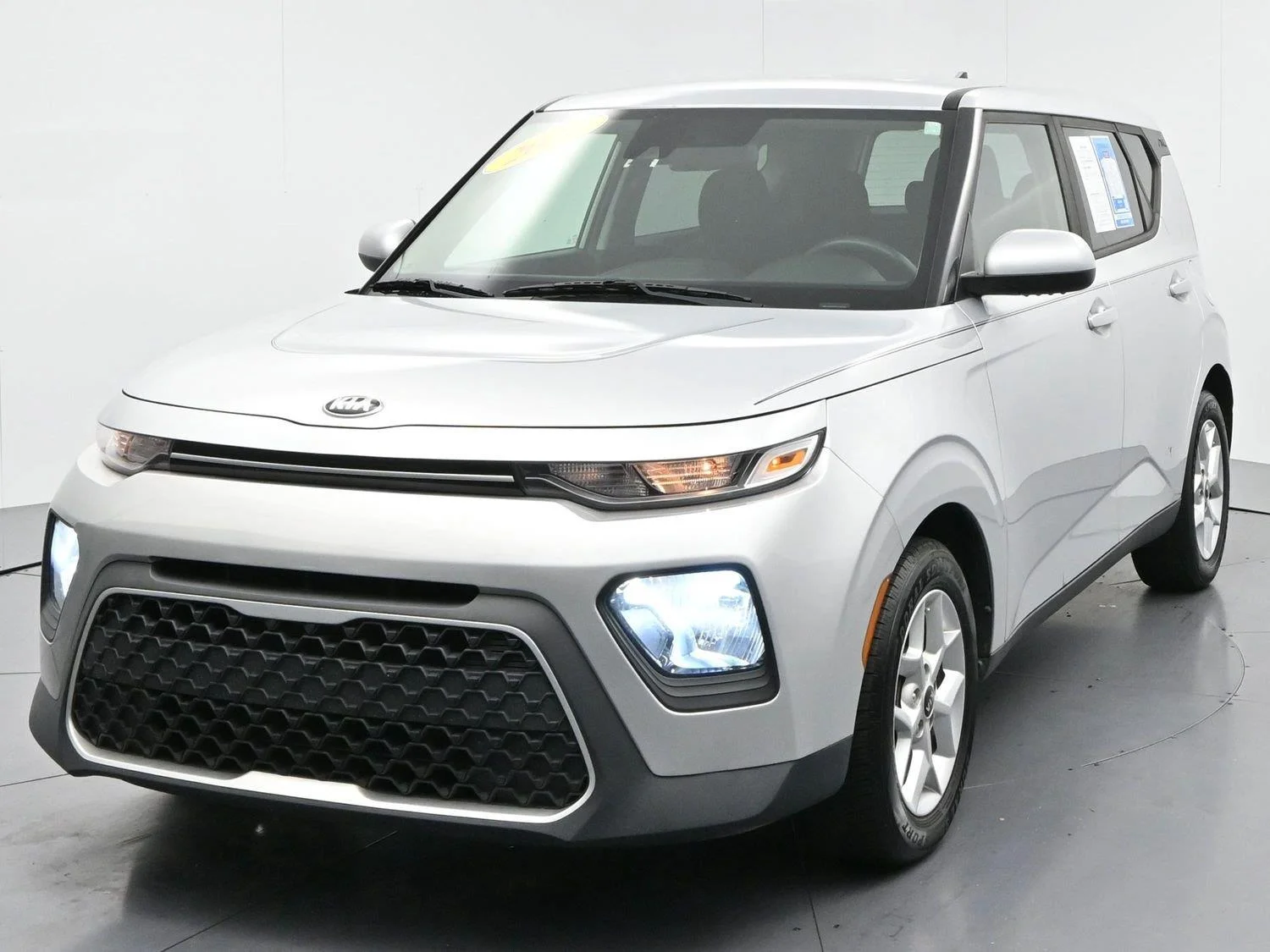 Used 2020 Sparkling Silver Kia S image 3