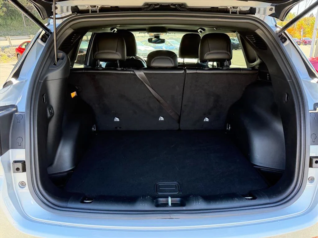 Used 2026 Silver Jeep Trailhawk image 27
