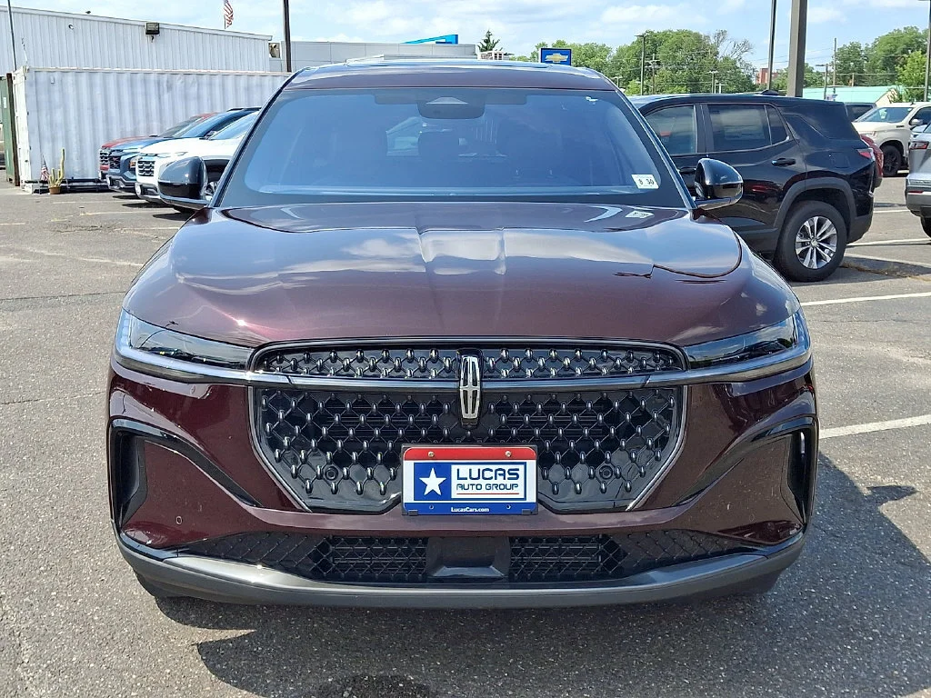 Used 2025 Red Lincoln Premiere image 4