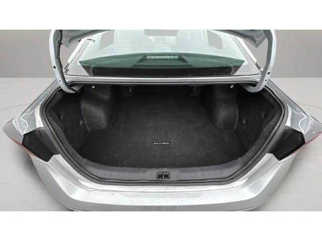 Used 2024 Silver Nissan 2.5 SV image 31