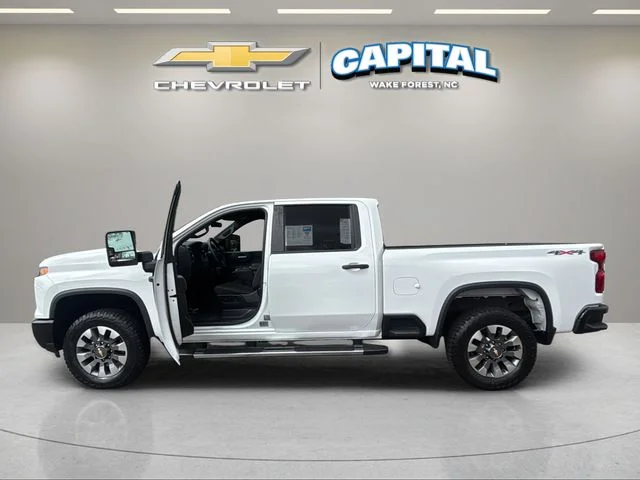 Used 2024 White Chevrolet Custom image 9